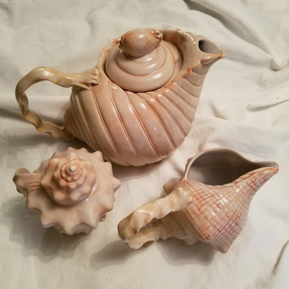 Teapot, sugar & creamer